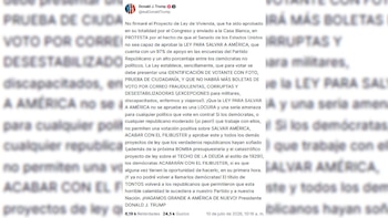 Captura de pantalla de un posteo de Donald J. Trump en una red social con texto en español sobre legislación de vivienda y electoral, fecha y cifras de interacción
