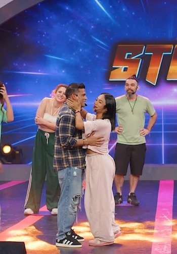 Dayanita sorprende con beso a Christian Domínguez y le manda mensaje a Karla Tarazona: “No tiene por qué molestarse”. Captura: No Somos TV.