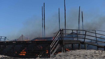 El fuego consumió el parador