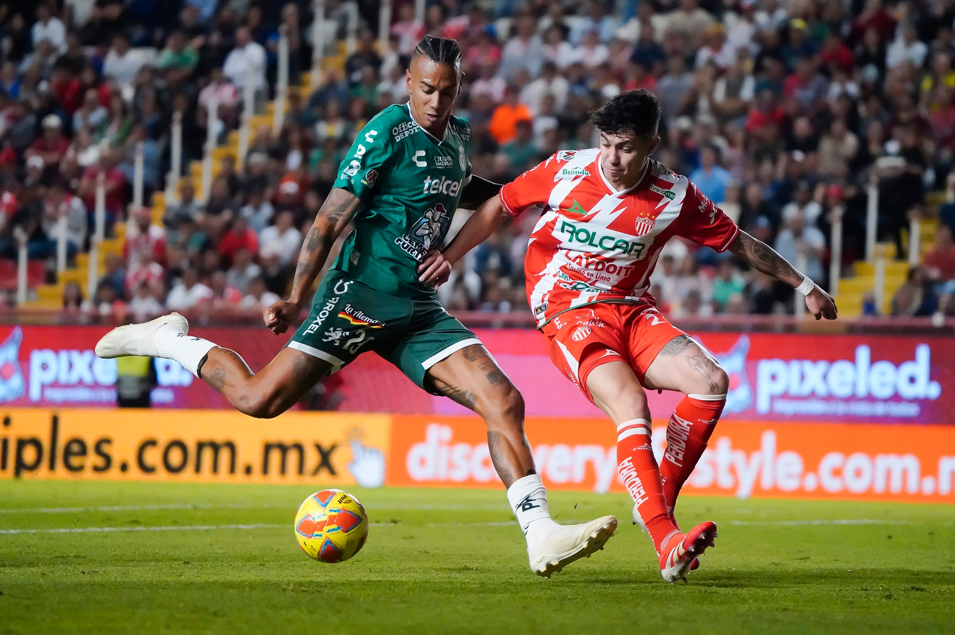 Jhonder Cádiz anotó el descuento de León frente a Necaxa, por la Liga MX - crédito @LigaBBVAMX/X