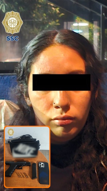Retrato de una joven con cabello oscuro; en la parte superior izquierda, el logo de la SSC. Inset muestra una pistola, un cargador, cuatro balas, una bandolera y un teléfono móvil