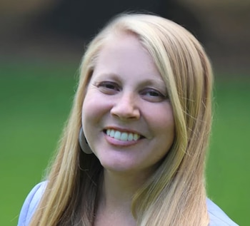 Rebecca Scofield denunció formalmente a