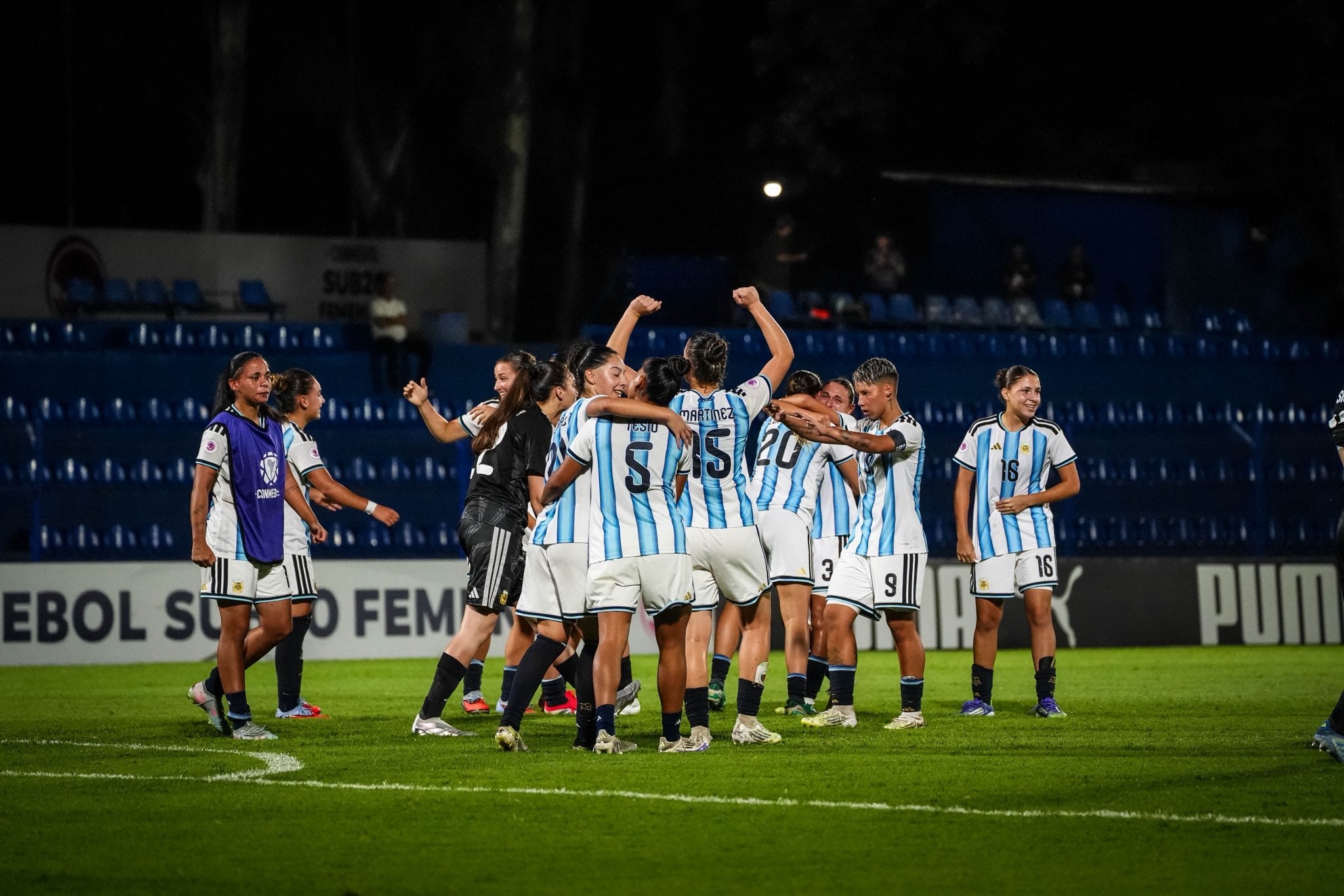 Argentina viene de vencer a Brasil en la última fecha de la zona de grupos (Foto: Conmebol)