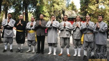 Fernando Huanacuni (primero de la