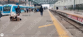 Denunció que la tiraron al piso al subir al tren en Constitución, pero la Justicia rechazó la demanda y la hizo pagar los gastos