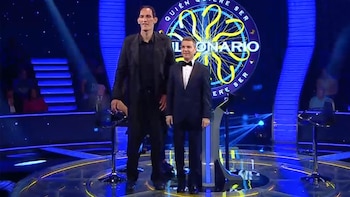 Santiago del Moro junto a