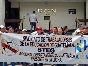 El Ministerio de Educación advirtió que el emplazamiento vigente impide medidas de hecho y que sancionará las ausencias no justificadas en medio del conflicto entre Joviel Acevedo y el Gobierno de Bernardo Arévalo.