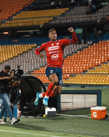 Diego Moreno fue el autor del único gol del partido, que habría pegado en la mano y no fue advertido por el VAR - crédito Independiente Medellín