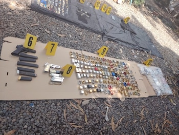 Siete agentes de la Policía Nacional Civil (PNC) de Guatemala fueron capturados en una investigación por la presunta sustracción y venta ilegal de armas y municiones.