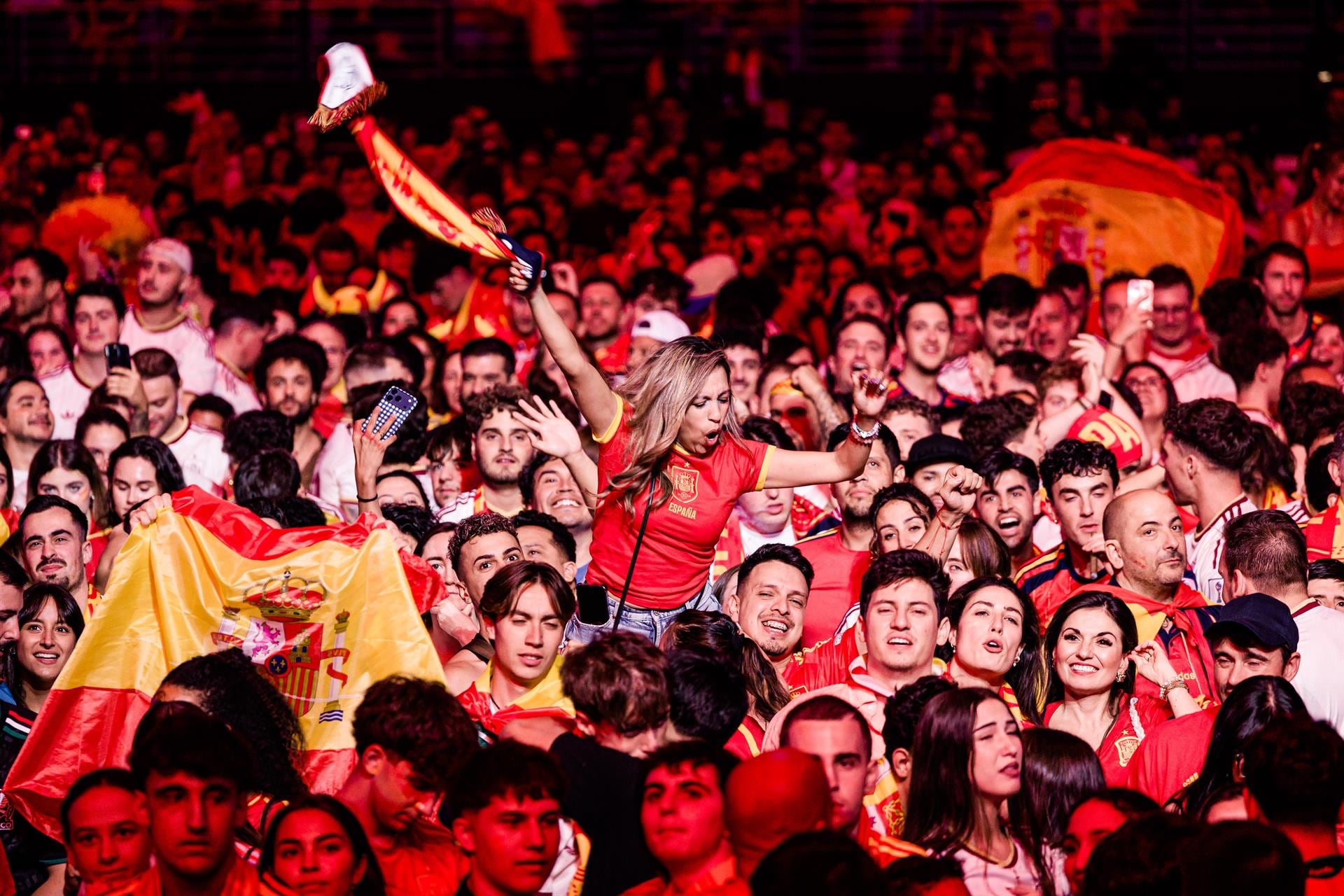 Miles de personas celebran en Madrid que España es campeona del mundo: "Ya tenemos la segunda"