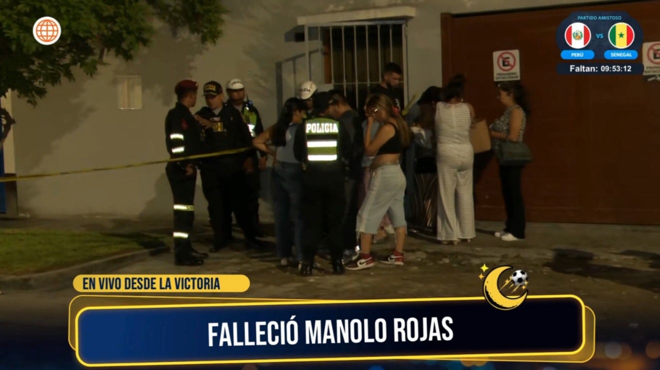 Amigos despiden a Manolo Rojas: Hernán Vidaurre llega consternado a su vivienda. Captura: América Televisión.