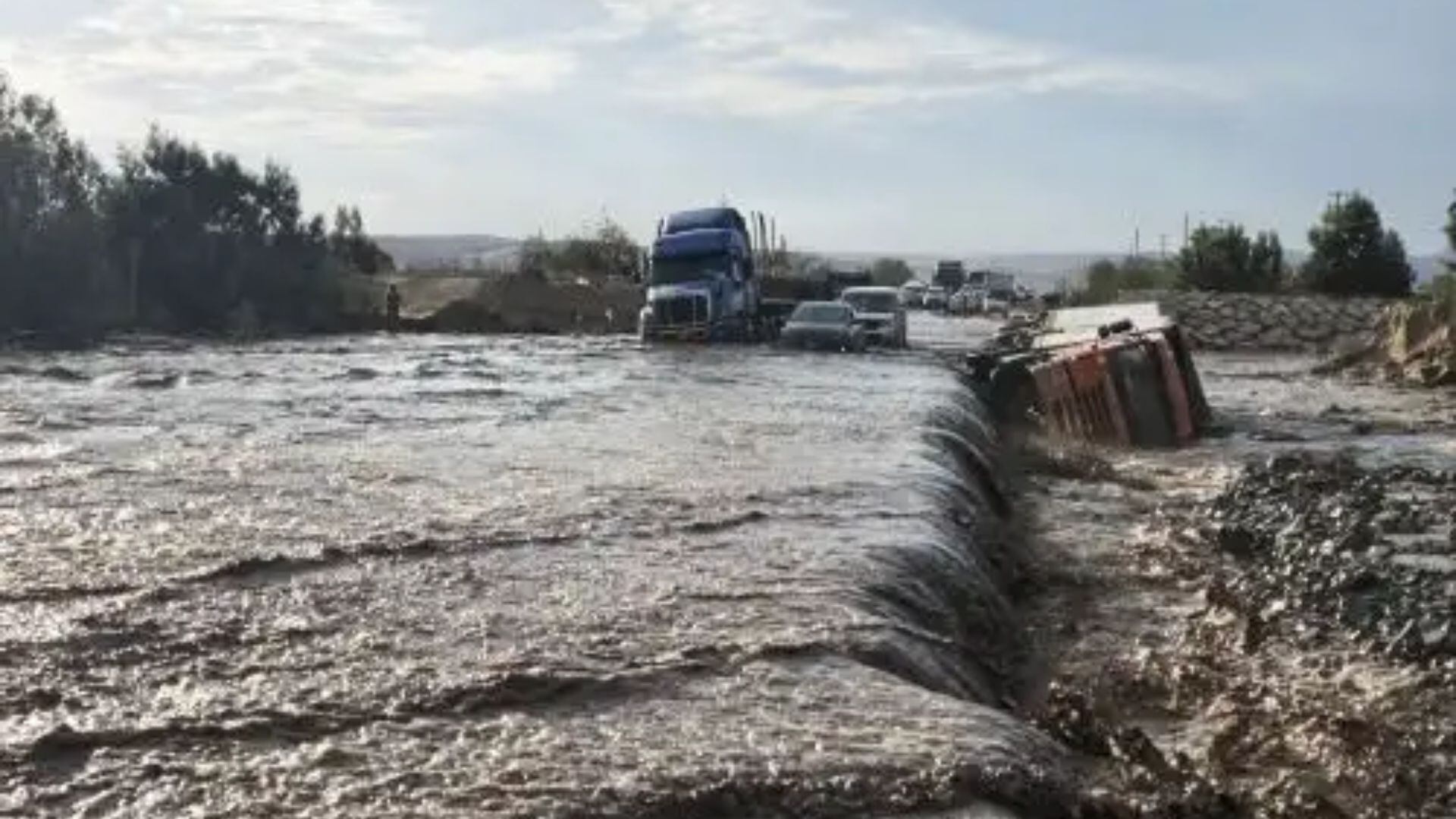Provincias como Arequipa, Ica y Amazonas sufren bloqueos de vías, daños en servicios y pérdidas económicas. (Foto: Andina)