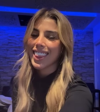 La salsera Yahaira Plasencia sonríe