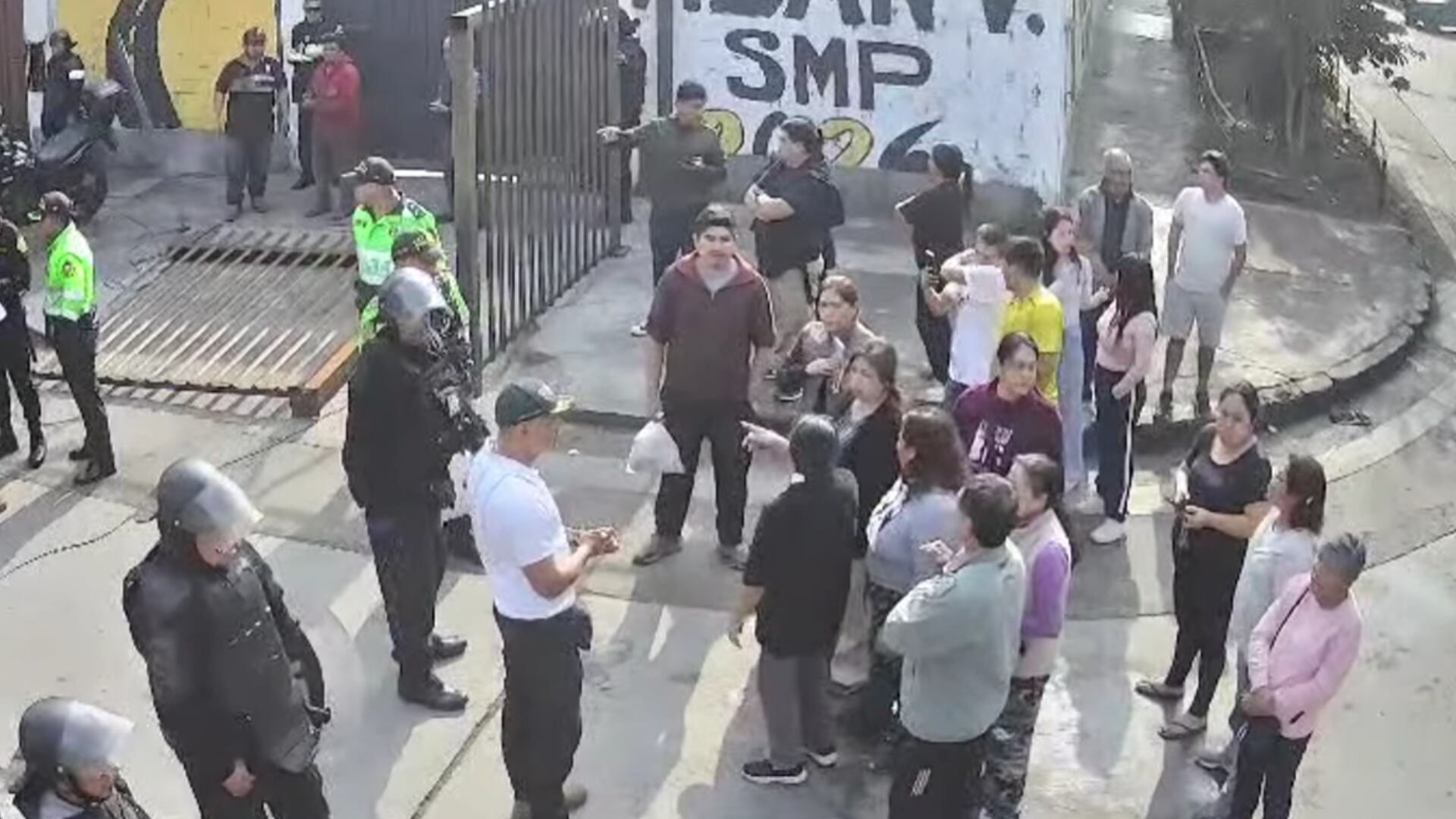 Vecinos de SMP enfrentados por instalación de rejas| prensa visión