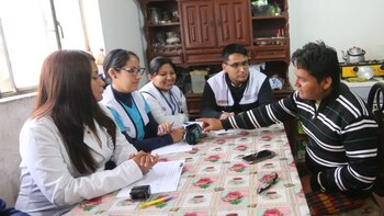 Trabajadores sociales y Gobierno decidirán