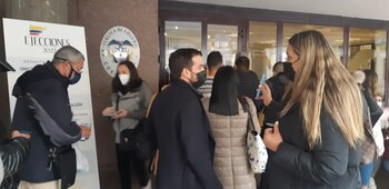 En el consulado de Colombia