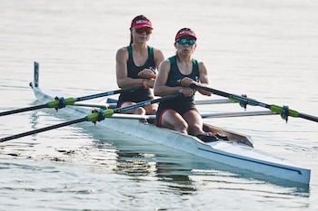 Melissa Márquez y Aylin Ibarra sumaron el primer Oro para México en remo doble corto ligero. (Comité Olímpico Mexicano)