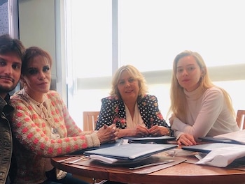 La actriz en compañía de