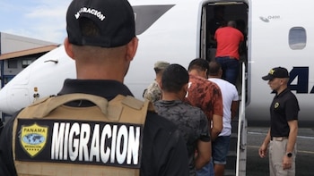 Autoridades panameñas deportan a 24 nicaragüenses y a 67 colombianos y ecuatorianos