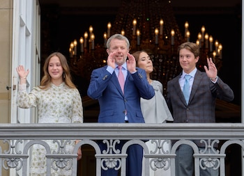 El saludo del rey Federico X de Dinamarca por su 58 cumpleaños en un balcón medio vacío (Grosby)