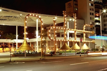 El monumento permanece sin música