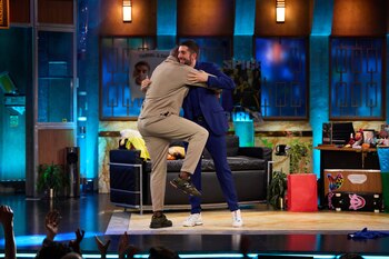 David Broncano recibe un rodillazo