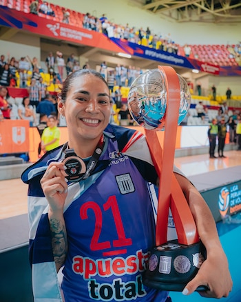Esmeralda Sánchez ha experimentado una etapa muy exitosa con Alianza Lima, siendo la capitana y máxima referente del club en la actualidad.