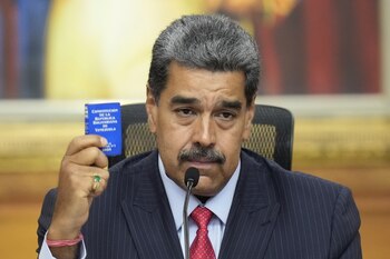 El dictador Nicolás Maduro sostiene