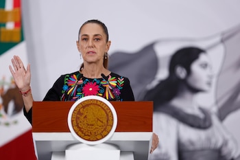 La presidenta de México, Claudia Sheinbaum, habla durante una rueda de prensa este jueves en el Palacio Nacional de la Ciudad de México (México). EFE/Sáshenka Gutiérrez