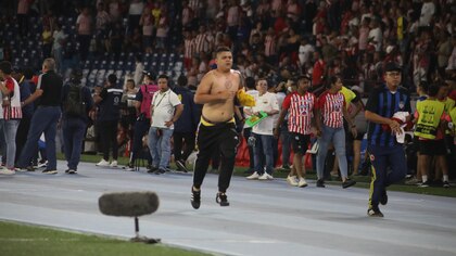 Suspendido durante media hora el partido Junior vs. Bucaramanga por disturbios en el estadio Metropolitano