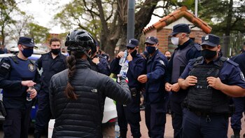 protestas-de-policias-frente-a-la-quinta-de-olivos
