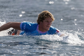 El surfista tenía 18 años al momento de sostener una relación con la joven. (Ed Sloane/Pool via REUTERS)