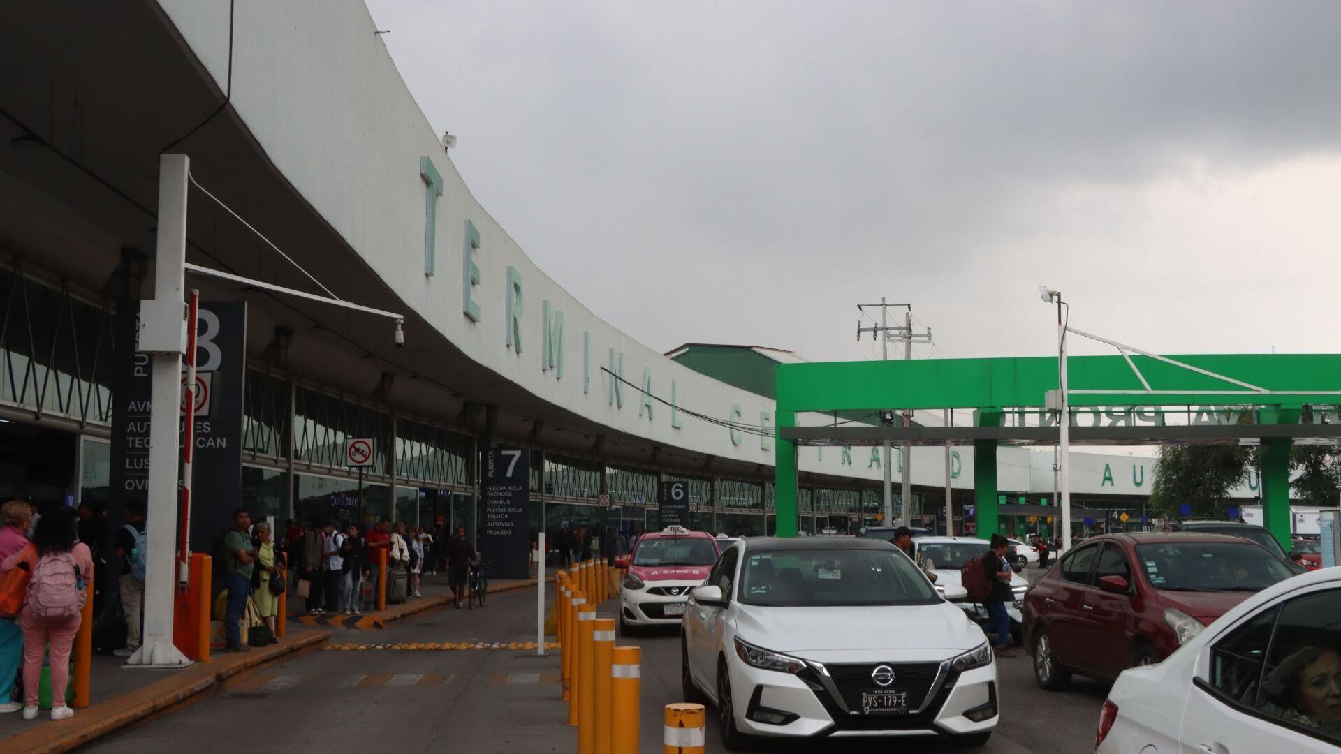 Gradualmente se han reestablecido algunas rutas, sin embargo ciertas permanecen suspendidas por seguridad. (FOTO: ROGELIO MORALES/CUARTOSCURO.COM)