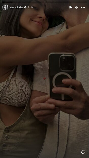 Vania Bludau presume a su