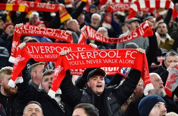 Fans del Liverpool (REUTERS/Peter Powell)