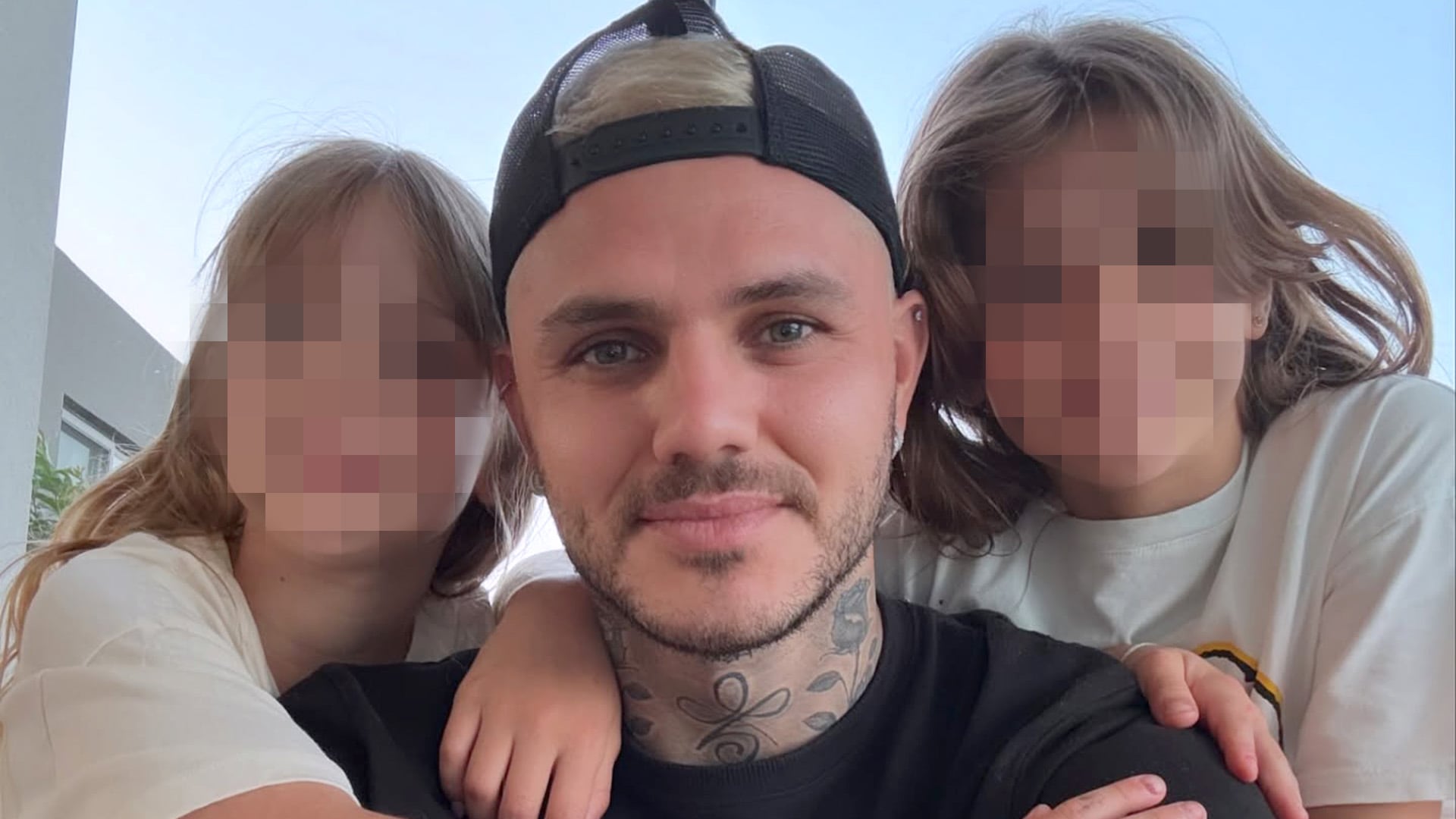 Mauro Icardi junto a sus dos hijas (@mauroicardi)