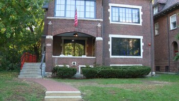 Una mujer denuncia haber sido agredida sexualmente en una fiesta de fraternidad cerca de la Universidad de Chicago