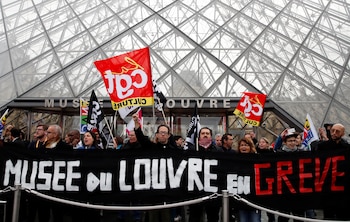 Los trabajadores del Louvre convocan