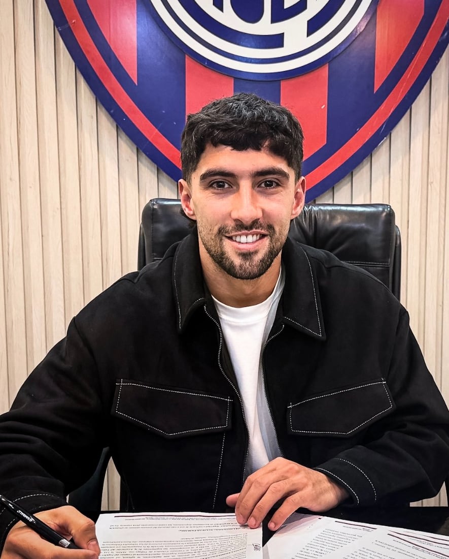 El extremo derecho Juan Pablo Álvarez llegó a San Lorenzo con el pase en su poder después de un semestre en Gimnasia de Mendoza y rubricó su firma hasta diciembre de 2027