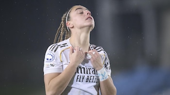 La delantera del Madrid Athenea del Castillo se fractura la clavícula en el primer amistoso de pretemporada