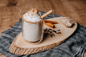 Cómo preparar un café con leche y calabaza para este otoño (Pexels)