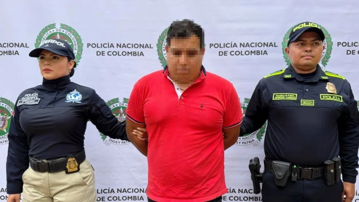 Alias Ismaelito, cabecilla de banda internacional, fue detenido en Medellín tras ocultarse como mecánico - crédito Policía Nacional