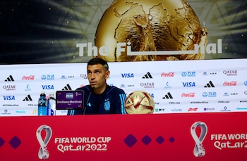 El Dibu Martínez, el encargo de hablar con la prensa en la previa a la final de Qatar 2022 (REUTERS/Gareth Bumstead)