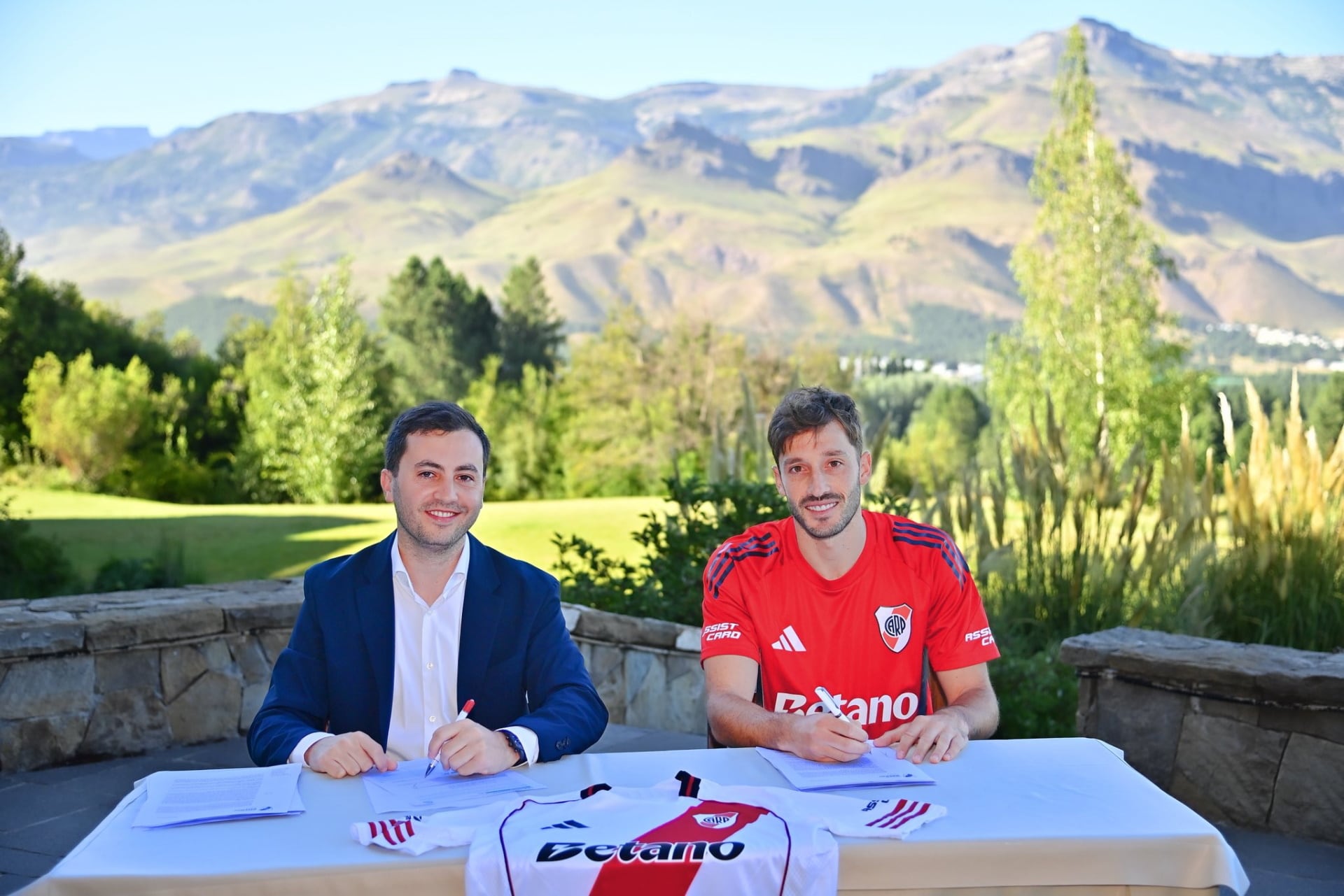 Viña firmó a préstamo con opción de compra voluntaria que podrá transformarse en obligatoria (Foto: @RiverPlate)