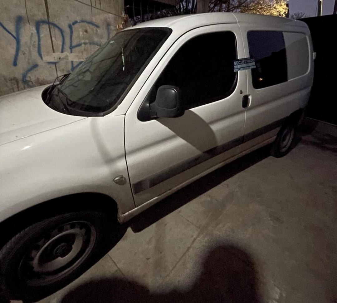 La Peugeot Partner en la que Marta Mitrovich llegó y se fue del ReNaPer sin levantar ninguna sospecha.