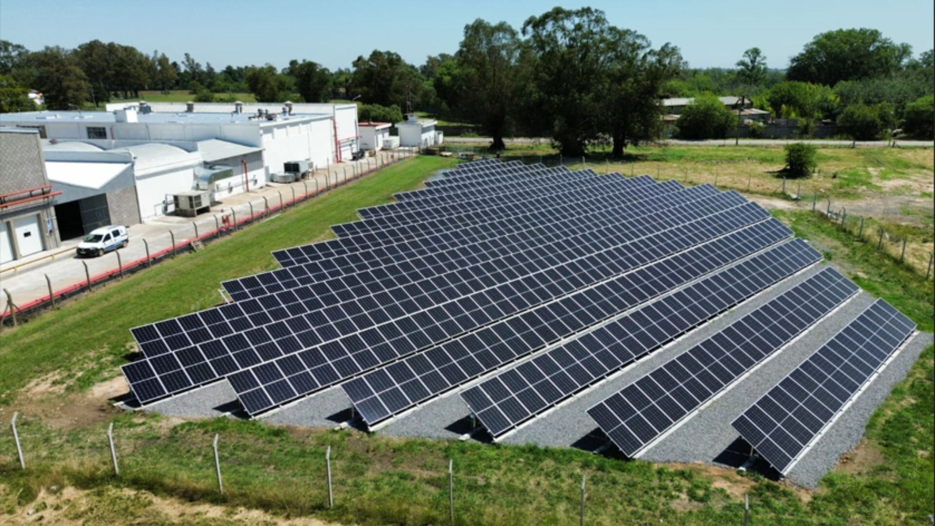 Los paneles solares se pueden usar para generar energía. (Merck)