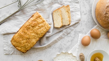 Receta de pan casero alto en proteína: sin harinas ni gluten y con solo dos ingredientes