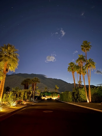 La narrativa visual de Emilia en sus redes alternó glamour, potencia escénica e intimidad, reforzando su identidad de artista global y cercana a sus fans