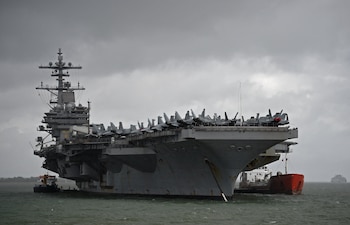 El portaviones USS George H.W. Bush se encuentra actualmente en aguas del océano Índico, bajo el área de responsabilidad del Mando Central (REUTERS/Hannah McKay/Archivo)