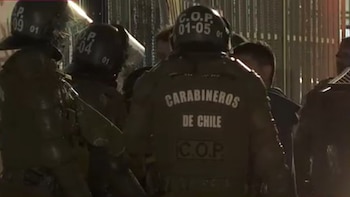 Insólita situación con los hinchas de Boca en Chile: la policía no tenía la pipeta y les controlaron el alcohol por el aliento
